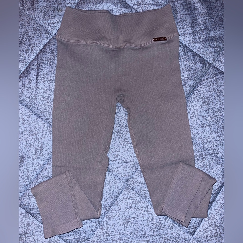 Bombshell Sportswear Inspired Seamless Leggings in Gray